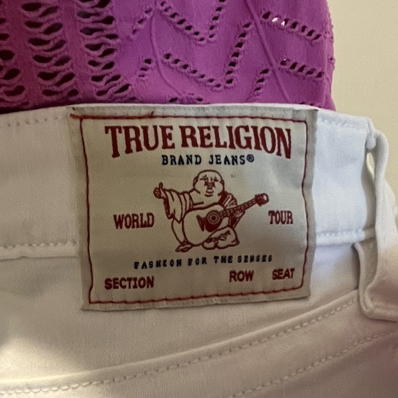 True Religion Jennie Curvy Rolled Hem Shorts in Optic White Denim Size 3… - Picture 8 of 10